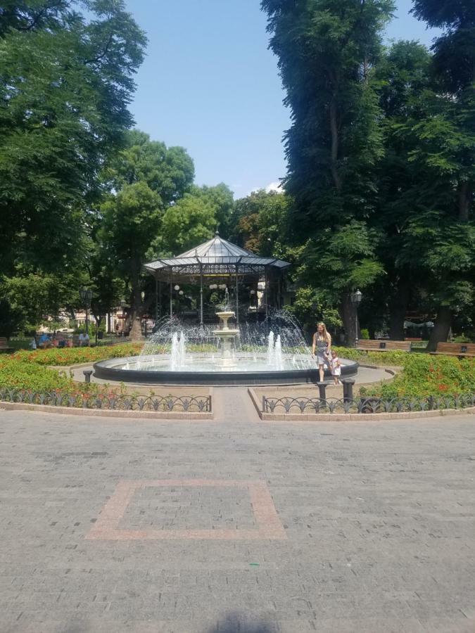 Двухкомнатная Квартира,500М И Дерибасовская,Всегда Есть Свет Odessa Exterior foto